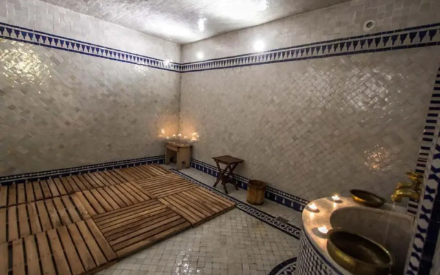 Room in B&B - Riad Authentic Palace & Spa - Al Bartal