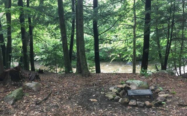 Tentrr â Hidden Hoosic Riverside Camp