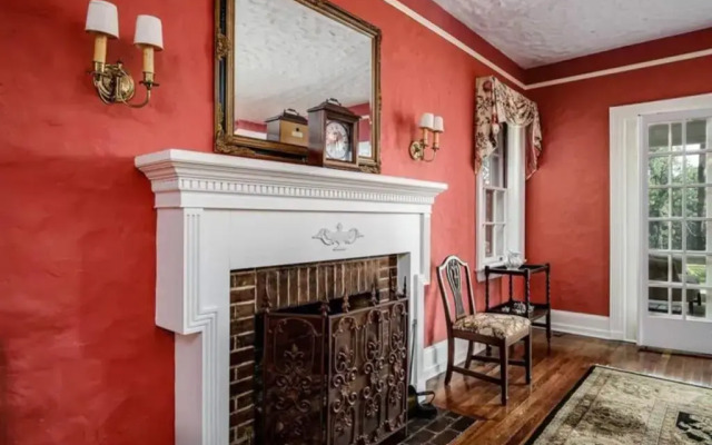 Knollwood House Bed & Breakfast