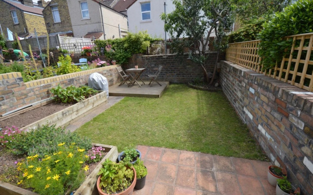 Modern 3 Bedroom Home Near Bedminster