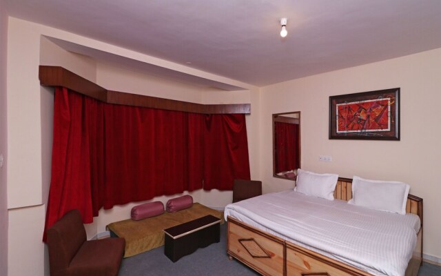OYO 13724 Home Cosy Stay Near Mall Road
