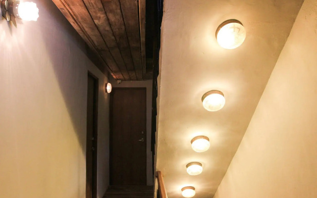 Solo Singer Hotel