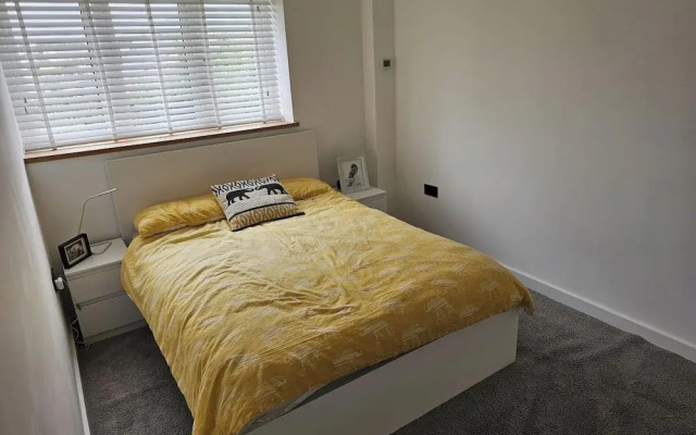 Modern, Large Open Plan 4 bed Property in Abergele