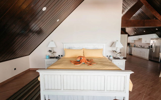 Surfrider Resort Hotel