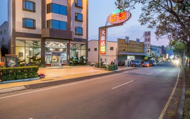 Yadi Hotel