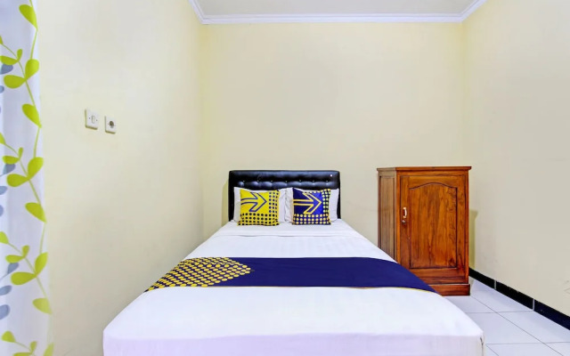 SPOT ON 93007 Guest House Lestari