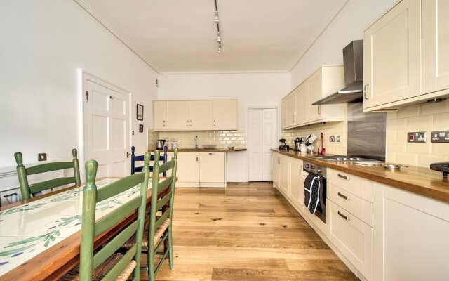 Beautiful One Bedroom in Edinburgh's Town Centre