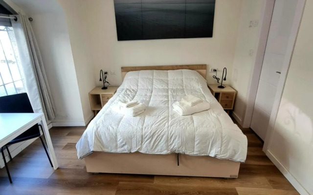 Lihi brand new studio