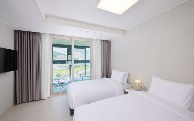 Shift Door Residence Hari