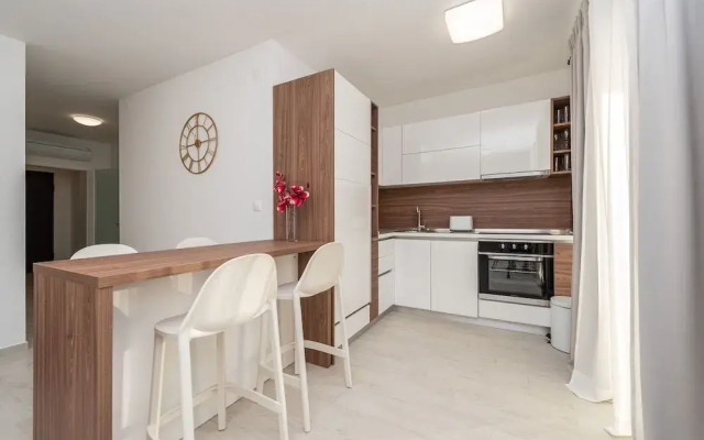 Apartments & Rooms Pool Villas Maris