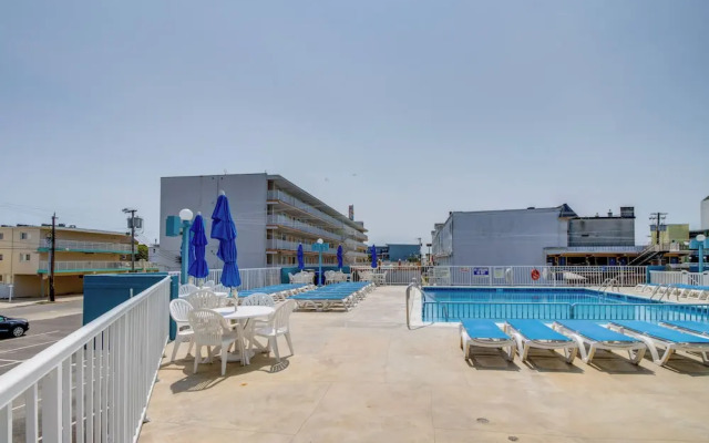 Walk to Wildwood Boardwalk: Family-friendly Condo!