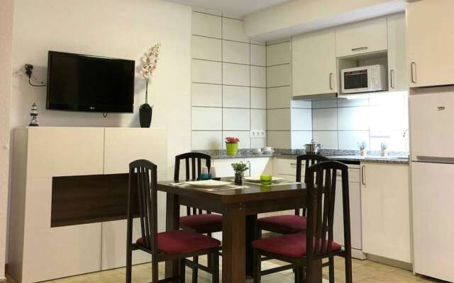 Cozy apartment on the sandy Nova beach in Roses, Spain