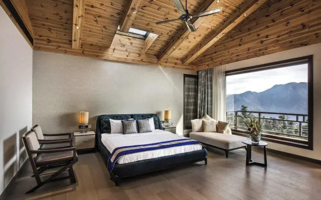 An Extravagant Pushp Villa Overlooking the Ganges