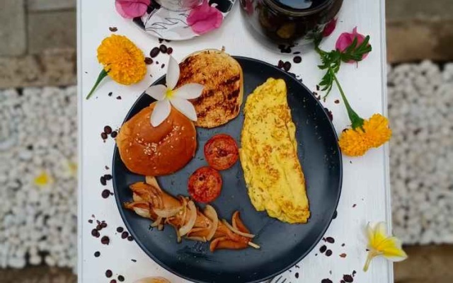 Hotel Ratu – Meal – Negara