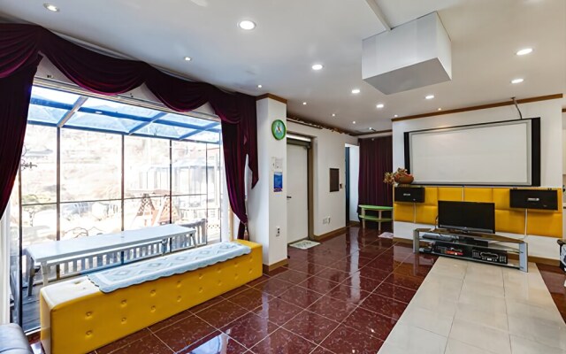 Gapyeong Hill House Pension