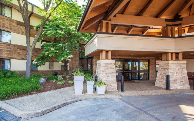 Suburban Studios Arlington Heights – Elk Grove