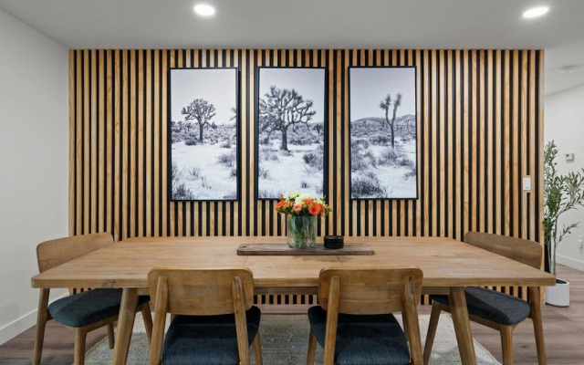 Desert Dreaming Deluxe Retreat w Pool Putt