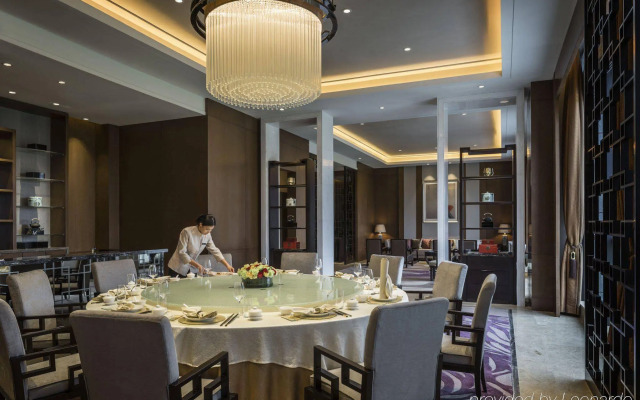 HUALUXE Hotels & Resorts Yangjiang City Center by IHG