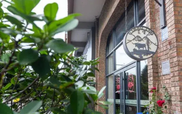Aibao Hotel