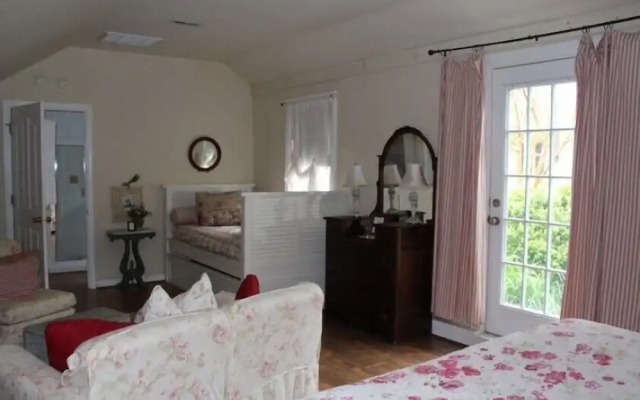 Hope and Glory Inn and Vineyard