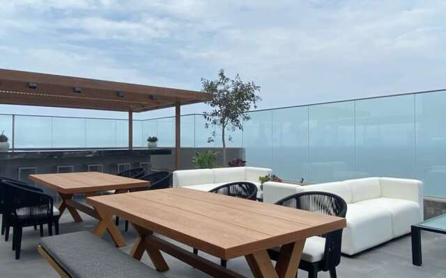 W Loft With Balcony in Luxury Building Barranco