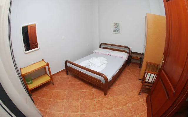 Tiku's Apartments