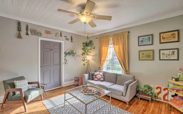 Stylish Woodfin Home w/ Backyard & Fire Pit