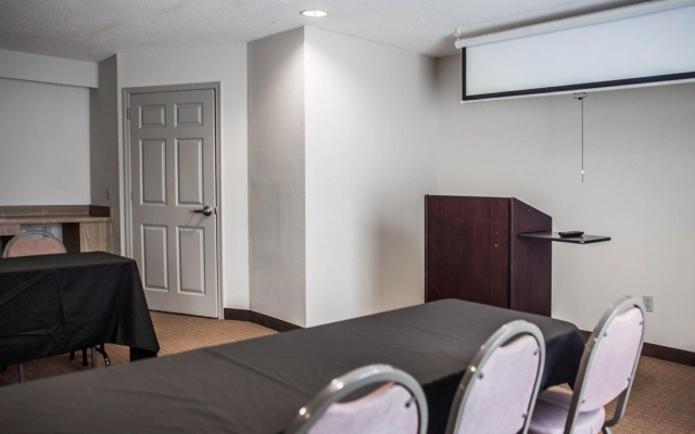 Clarion Hotel & Suites BWI Airport North