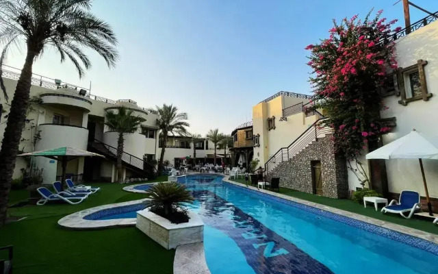 Naama Inn