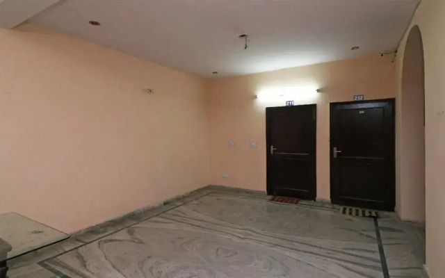 OYO 16146 Royal Guest House