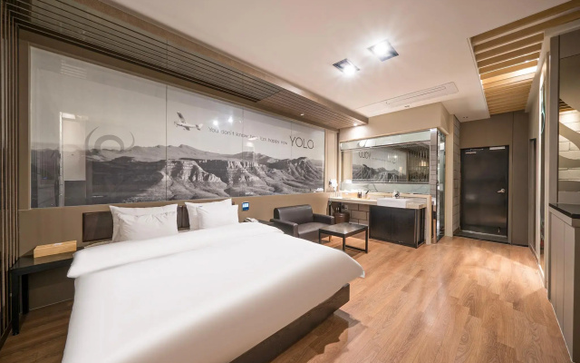 Hotel Yolo