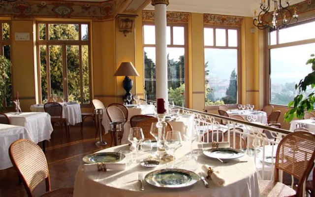 hotel les roches rouges
