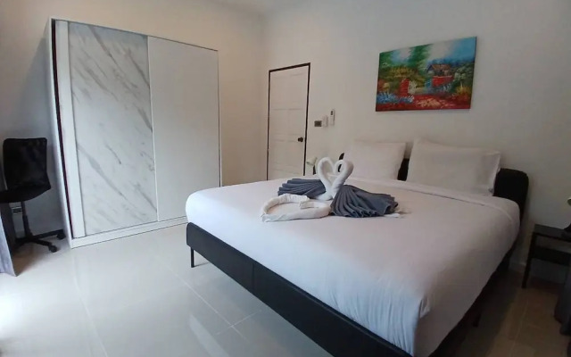 White House With 2br-1bath Near Kathu Water Fall