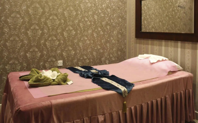 OYO 137 Clifton International Hotel