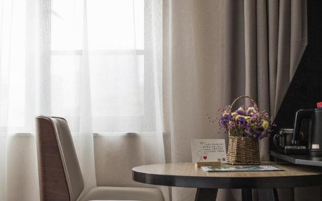 IU Hotel·Kunming Yuantong Mountain Cuihu Park