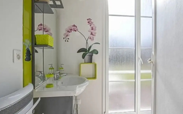 Bright Holiday Home With Garden