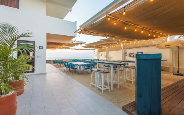Cabo Break Hotel
