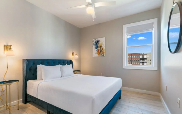 New Townhouse with 2 Balconies