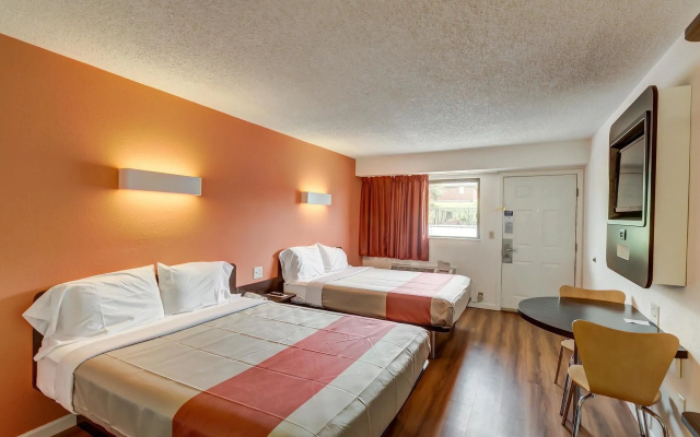 Motel 6 Berea, KY