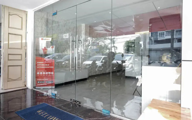 Reddoorz Plus Near Deli Park Mall Medan