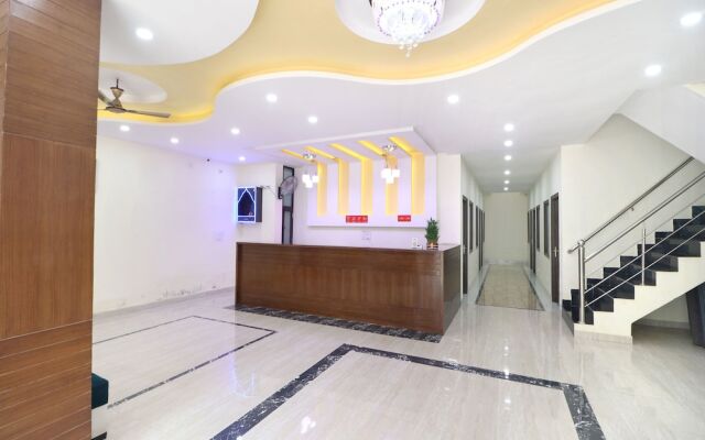 OYO 16694 Hotel Kb Square