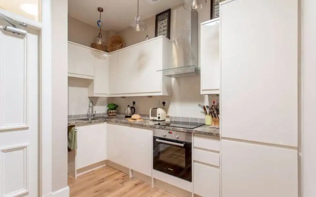Central 2 Bedroom Flat With Castle View Sleeps 4