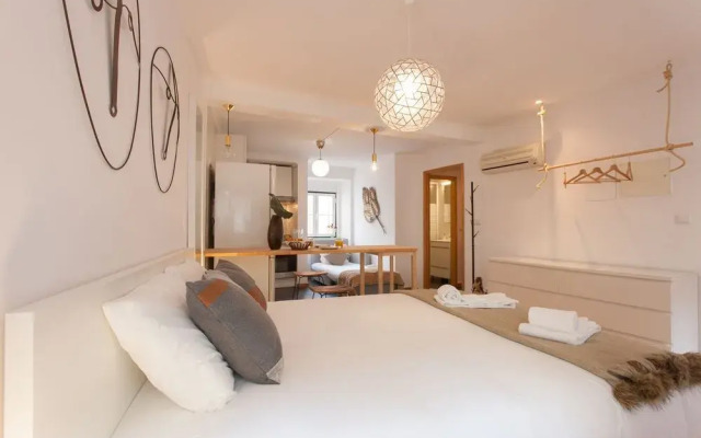 Moniz Studio by Lu Holiday