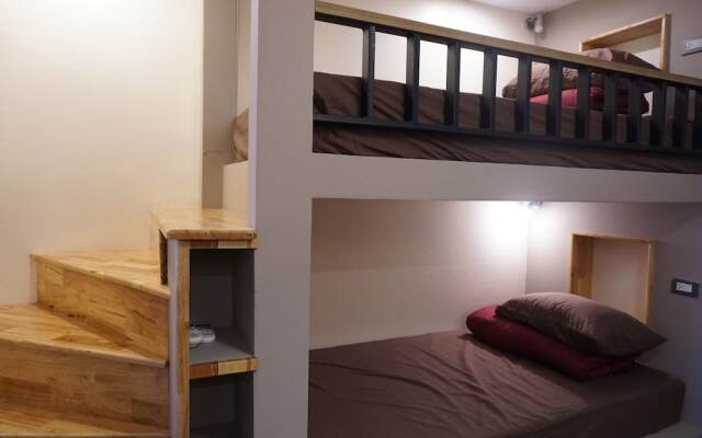 Sleep Lizm Hostel - Adults Only