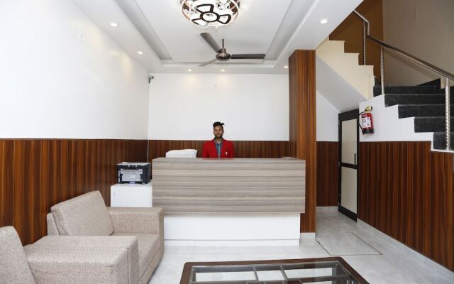OYO 8905 Hotel Tapastali
