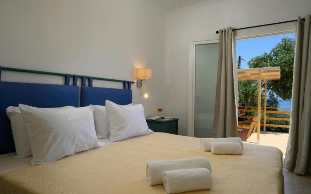 Kaliva Country House with private beach access and pool
