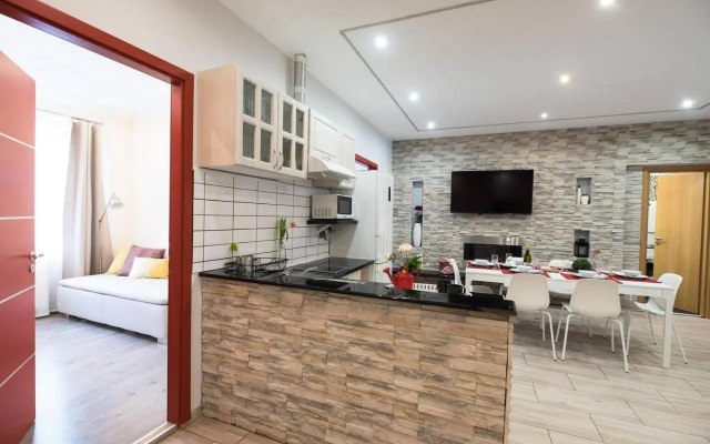 Ultra central large home with AC and balcony