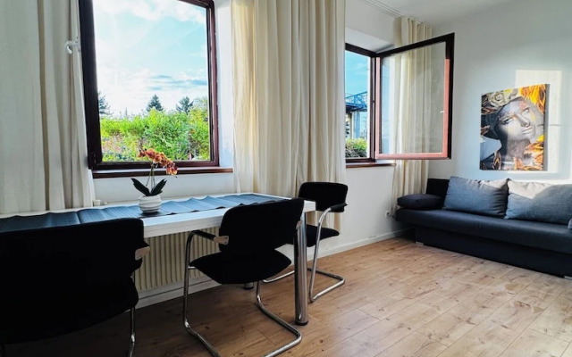 Cozy 3BR Apt with Garden Sleeps 10