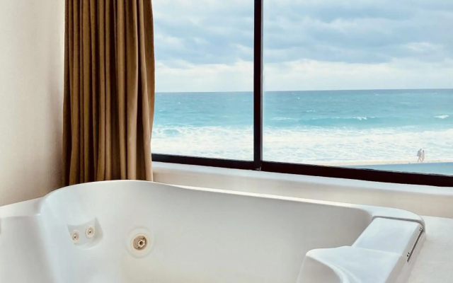 Cyan Cancun Resort & Spa