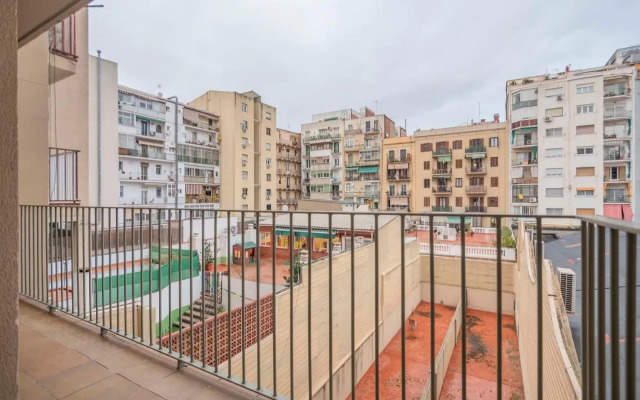Modern and bright apartment in Eixample 1-2